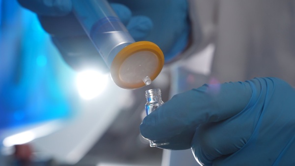 Застряли на проходной. На чем держится бизнес старейших фармфабрик страны